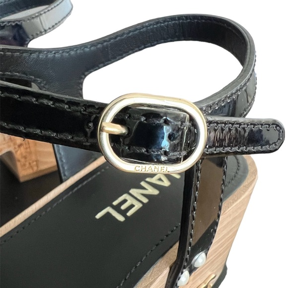 *SOLD* New Chanel 18C Cork Wood Black Patent Leather Strap Heel Sandals size 39 - Picture 9 of 10